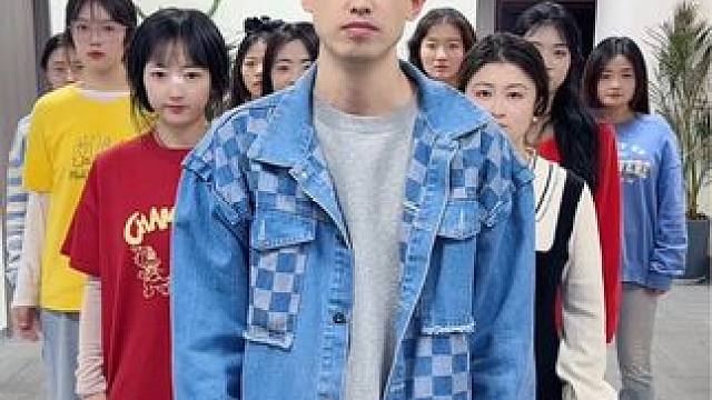 向左向右向前看，爱要拐几个弯才来？ #向佐手势舞 #向佐向右向前看