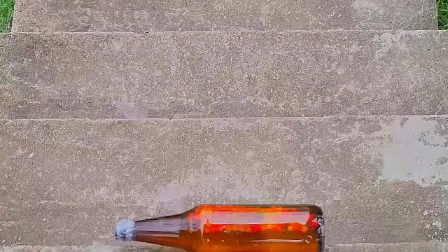 楼梯滚瓶子爆破解压时刻