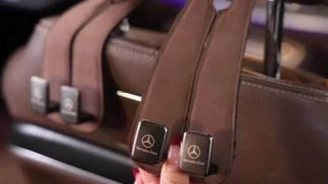 汽车座椅背双挂钩新款翻毛皮折叠式设计，有效解决车内杂物乱放问题，保持车内干净整洁，拿取方便，#专车专