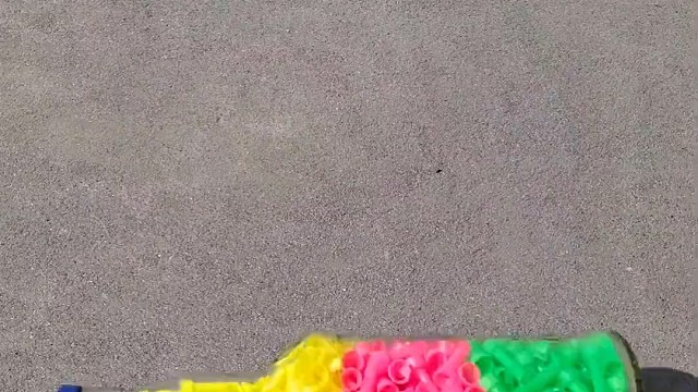 楼梯滚瓶子爆破解压时刻