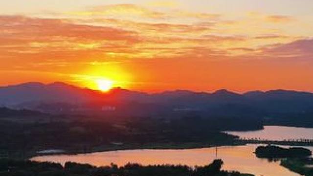 露营的乐趣不仅仅是一种户外活动,更是一种生活方式。可以帮助我们摆脱繁忙的城市生活,远离噪音和污染,享