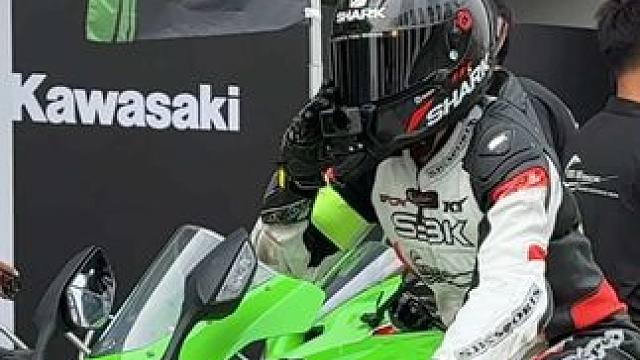 拍照姿势这一块还是得多学习！#川崎武汉嘉诚 #川崎赛道日