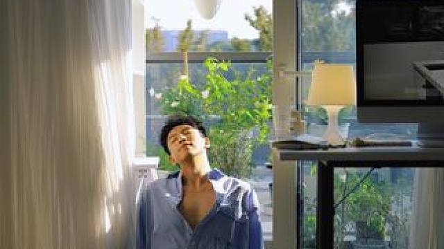 平时就是这样拍照的啦蠢笨蠢笨的 第一视角记录一下在家拍照的下午 #工作花絮 #自在生活 #拍摄日常 