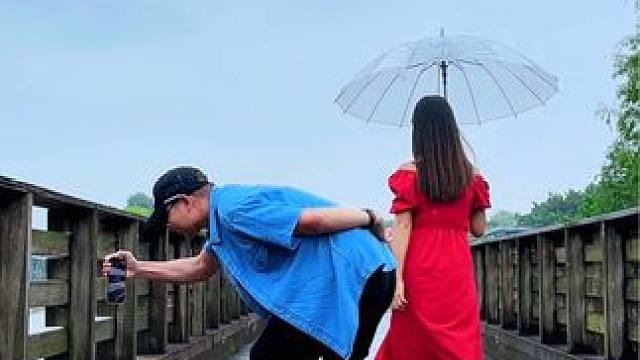 下雨天这样拍太美了，一个镜头拍出唯美意境小短片#手机摄影 #下雨天#治愈系风景 #拍出电影感