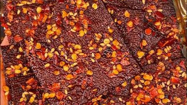 我一定要把这个大千张安利给爱吃辣的宝子！#零食推荐 #无辣不欢 #好吃到停不下来 #辣条