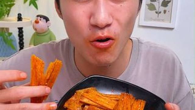 这可不是甜辣的辣条！是咸咸辣辣脆脆的！#零食推荐 #好吃到停不下来 #追剧小零食