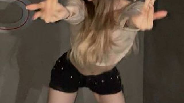 jennie我恨你……太火了！出个差今天已经是末班车了#jennie #jennie新歌mantra