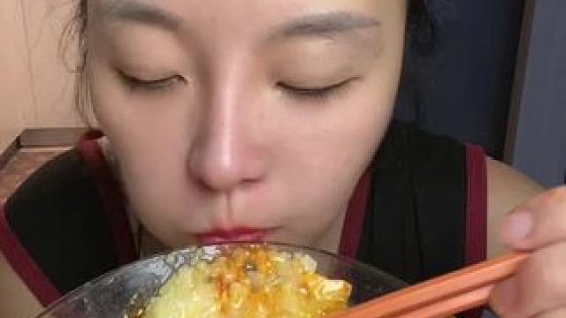 #哪些美食可以拯救没有食欲的日子 #谁懂这个视频对吃货的杀伤力 #多吃一口长肉少吃一口又不瘦 #此刻