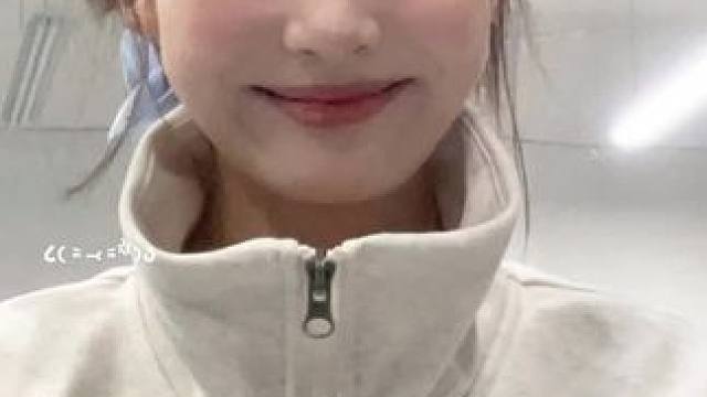 你今天开心嘛 #随手发一个小日常 #手势舞 #随拍 #这个滤镜好好看 #校园生活