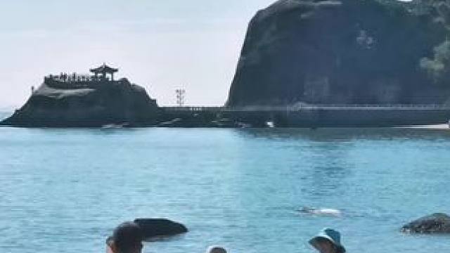 美丽的风景，欢快的游客！#厦门风景 #鼓浪屿 #手机摄影 。