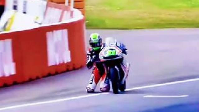 #motogp #摩托车比赛 #压弯 #滑胎过弯 #危险动作请勿模仿