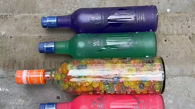 楼梯滚瓶子爆破解压时刻