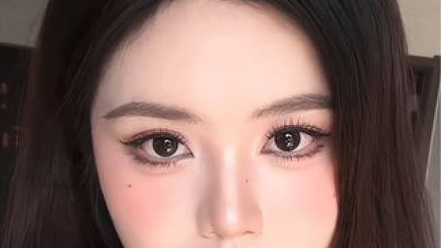 方圆脸都来画这个古早冰山系妆容⛰️清冷感拉满～
#方圆脸妆容 #妆前妆后 #方圆脸 #清冷感妆容 #