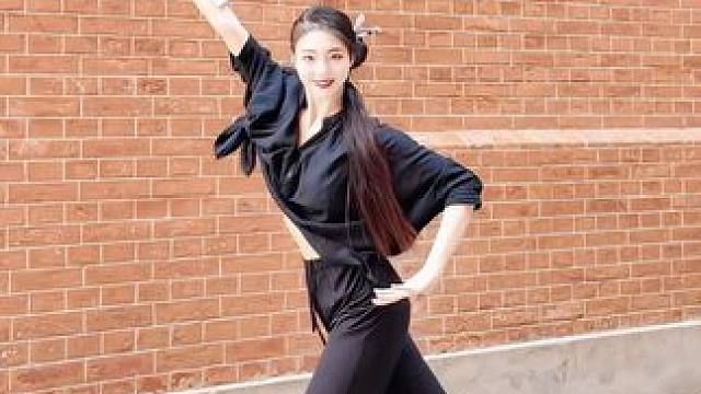 帅一下～#古典舞 #舞蹈翻跳 #象王行舞蹈