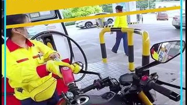 为什么摩托车不能直接开进油站加油！#带你懂车