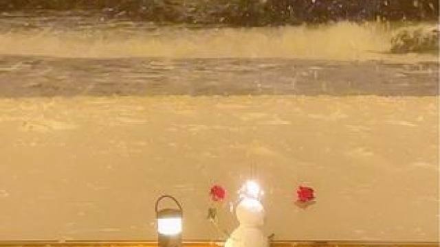 要是今年能跟你去海边看雪就好了.
#威海 #氛围感 #于冬然版意外 #当疯狂慢慢从爱情离开