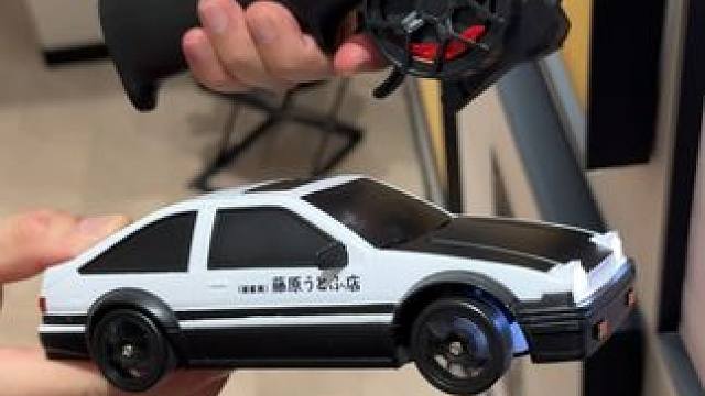 没有男生会拒绝会漂移的AE86吧~ #有男生会拒绝这个玩具吗 #rc漂移车 #遥控车 #酷炫