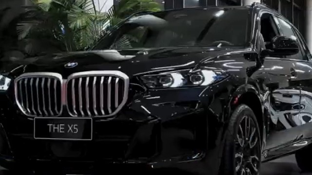 等你开上了X5的那天 你就会发现真心和爱情真的满大街都是#宝马 #宝马X5 #国产X5