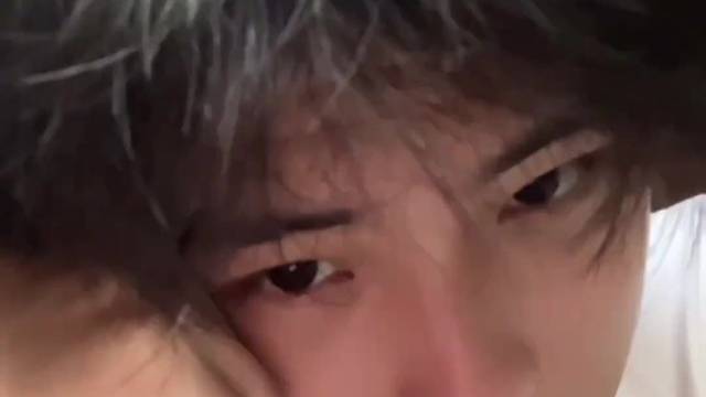 下次见面别躲了
躲了就不像陌生人