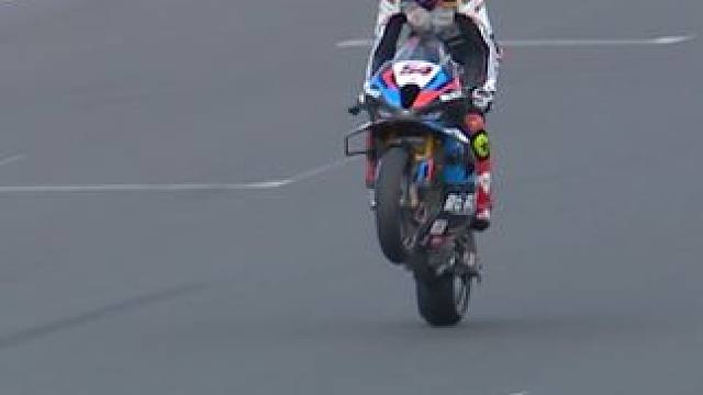 拉格里奥卢在杰雷斯拿下两冠 #wsbk #赛道 #专业动作请勿模仿