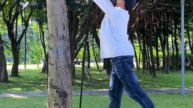 秋天的落叶试试这样拍#手机摄影 #拍摄技巧 #秋天落叶 #治愈系风景 #治愈系