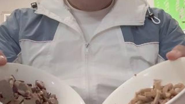 #无论如何今天是非吃不可了 #谁懂这个视频对吃货的杀伤力 #大口吃肉的感觉太爽了 羊汤小三合一