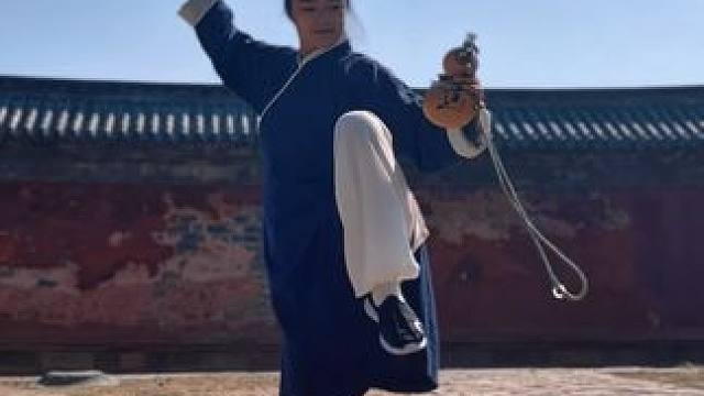 旧人不知我近况，新人不知我过往。近况不该旧人之，过往不予新人讲，悲喜自渡他人难悟！#道系青年 #修心