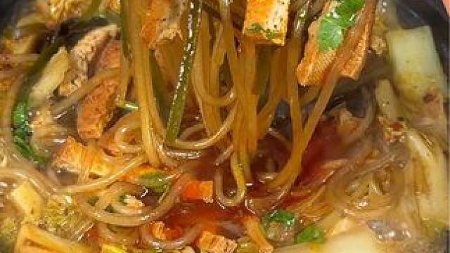砂锅豆腐丝烩菜，香喷喷，热乎乎的，配上米饭或者馒头，根本吃不够#砂锅菜砂锅美食