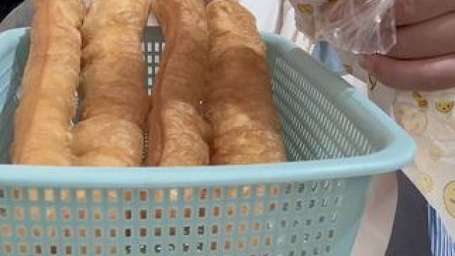 #就问你们馋不馋就完了 #大口吃肉的感觉太爽了 #豆浆油条 早餐，没有吃舒服