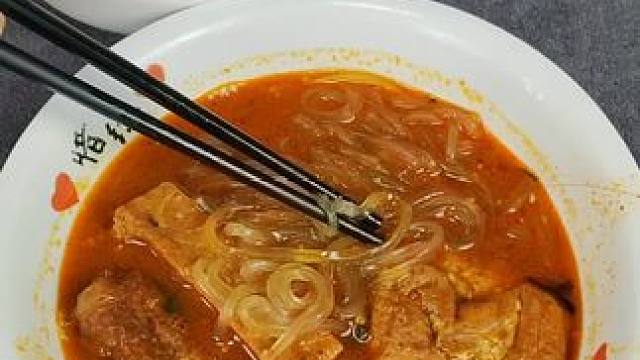 吃粉丝的正确方式，最后太搞笑了！#一定要看到最后 #迷惑行为 #看一遍笑一遍 #内容过于真实 #哈哈