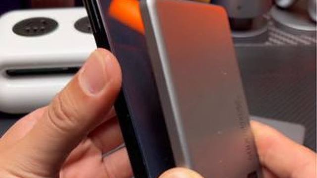 太香了！手机背夹第二块电池，低温快充保护手机，续航三天三夜！超薄的金属质感！iphone 苹果手机，