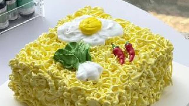 沉浸式做泡面蛋糕～
#烘焙培训 #生日蛋糕培训 #零基础教学 #想学找我 #上海知麦人烘焙培训学校