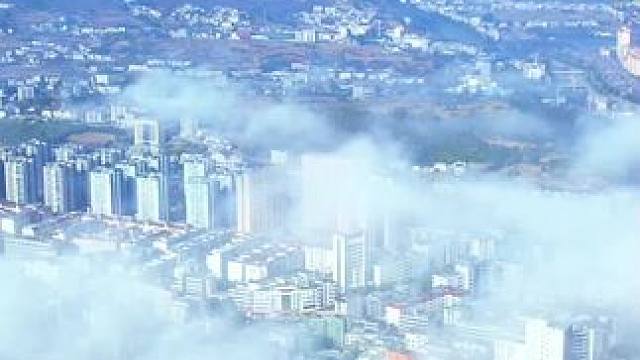 每次云雾漫延到西关就烟消云散，让竹溪城一半在仙境一半在人间。 特别佩服古人的智慧，把竹溪城建在这里。