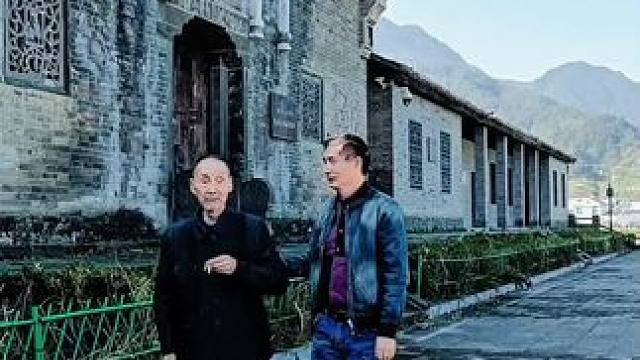 带父亲故地重游甘家岭子。 #牵手看世界 #让我们一起看见爱 #有生之年愿你没有遗憾  #热门