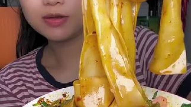 #油泼面  #我爱吃 #宽面
