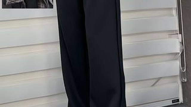 宝子要的升级拉链微喇卫裤做出来 面料做的更厚，拉链也升级啦#小个子穿搭 #卫裤 #显高显瘦显腿长 #