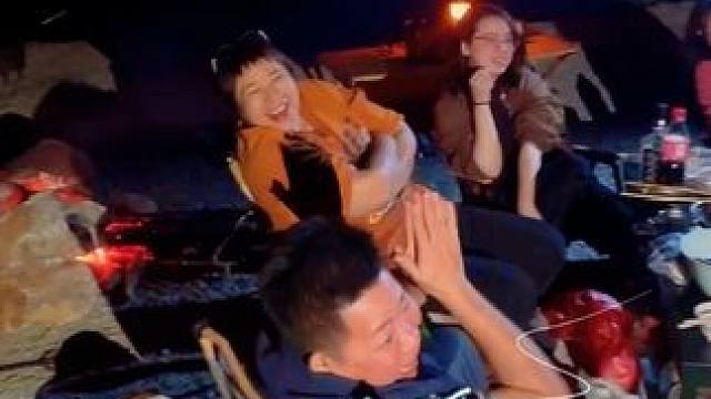 一定要和同频共振的人一起户外露营#气氛搞起来 #聚会 #户外生活 #户外烧烤 #露营⛺