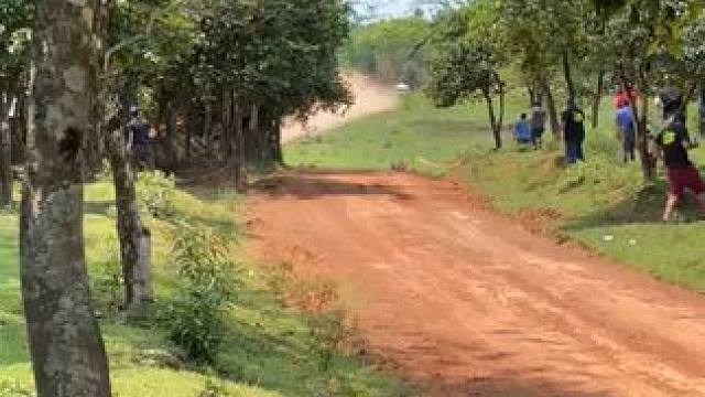 拉力赛里的阿隆索是如何翻车的 