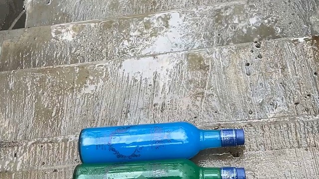 楼梯滚瓶子爆破解压时刻