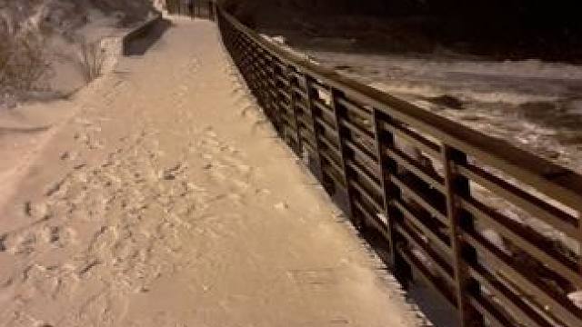 要是今年能跟你去海边看雪就好了.
#威海 #去年冬天 #氛围感