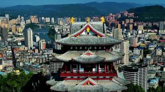 南龛山飞霞阁上看巴中#地标建筑 #网眼看巴中 #城市一角 #光雾山红叶节 #旅行推荐官