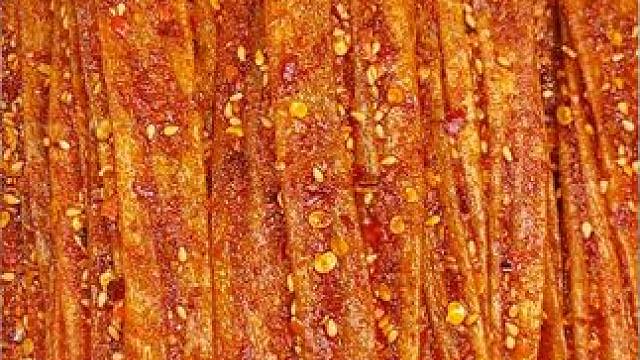 能吃辣的一定要尝尝这个，巨辣巨好吃#零食推荐 #无辣不欢 #好吃到停不下来 #辣条