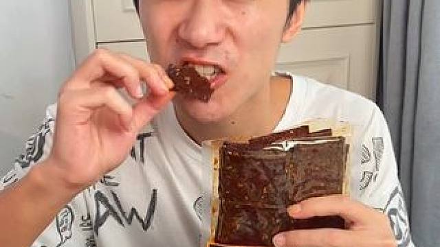 能吃辣的千万不要错过这个黑金大千张，香香辣辣的真的太好吃了#零食推荐 #无辣不欢 #好吃到停不下来