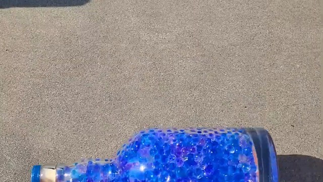 楼梯滚瓶子爆破解压时刻