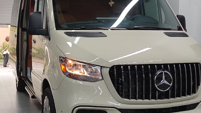 德国奔驰最大商务车高度2*8米长度5*98米蓝牌就可以驾驶