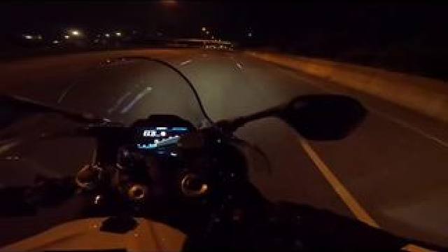 金鸡独立#宝马s1000rr #日常溜车 #夜骑 #让骑行成为一种生活