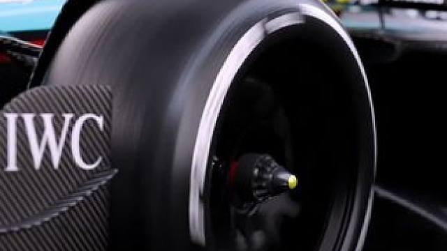 没有车轮罩的 F1 赛车会是什么样子 