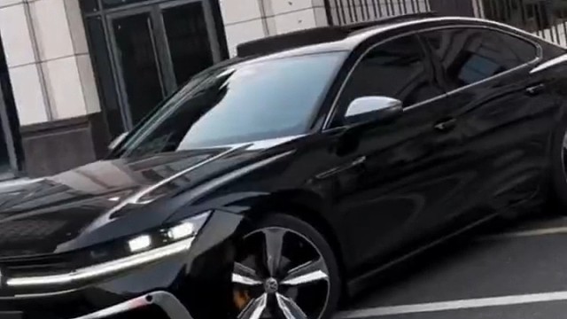 迈腾B9搜 是唯—一款改款成功的B级车！4米9的车身长度，贯穿式的家族化设计，已经和b8不是一个时代