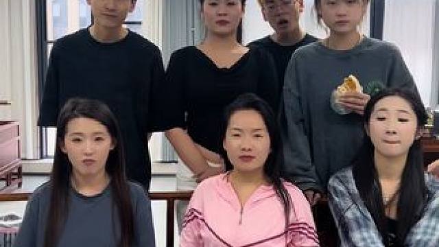 憋笑挑战 谁才能是最后的王者#搞笑办公室 #办公室游戏#看一遍笑一遍