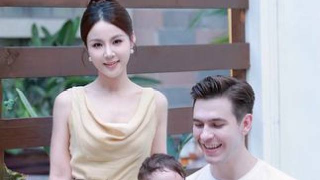 混血小孩哥，表演情绪稳定 练习时长1年半的混血童模宝宝#混血宝宝#启赋水奶#千万宝宝喝启赋 #水奶